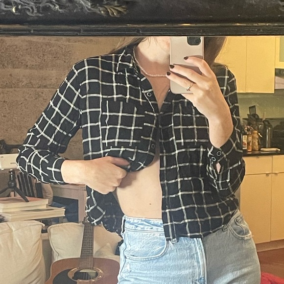 🍓3/$20🍓 Patterned Button Up - Picture 2 of 2